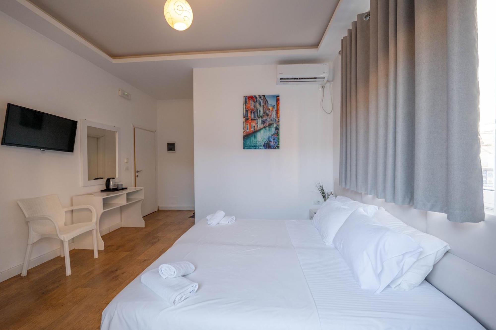 Hotel Myrtai - City Center Saranda Zewnętrze zdjęcie